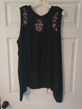 Maurices Black Sleeveless Tunic with Pink Floral Embroidery Sz 3 Plus